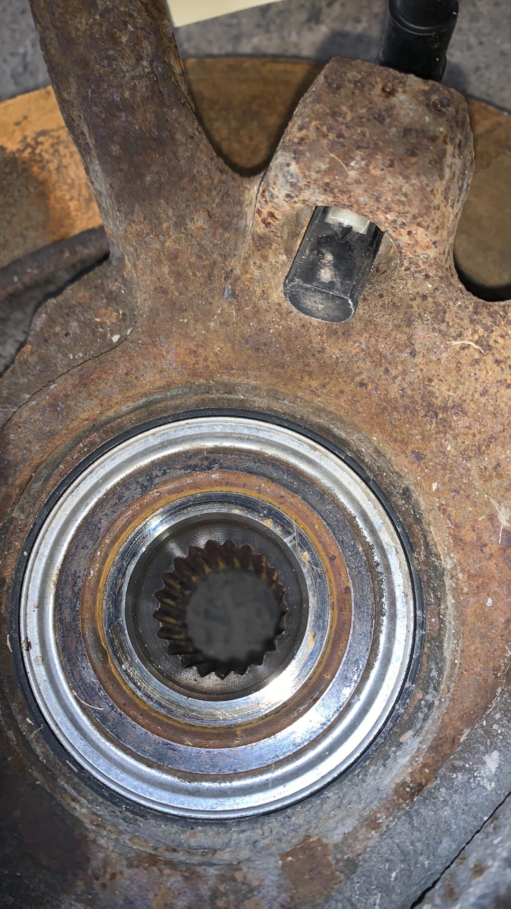 Moyeu avant gauche RENAULT CLIO 2 PHASE 2 Diesel - 1