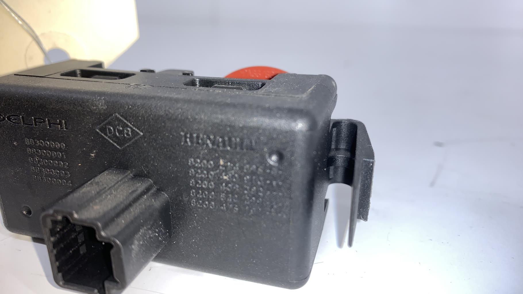Bouton de warning RENAULT CLIO 3 PHASE 1 Diesel - 1