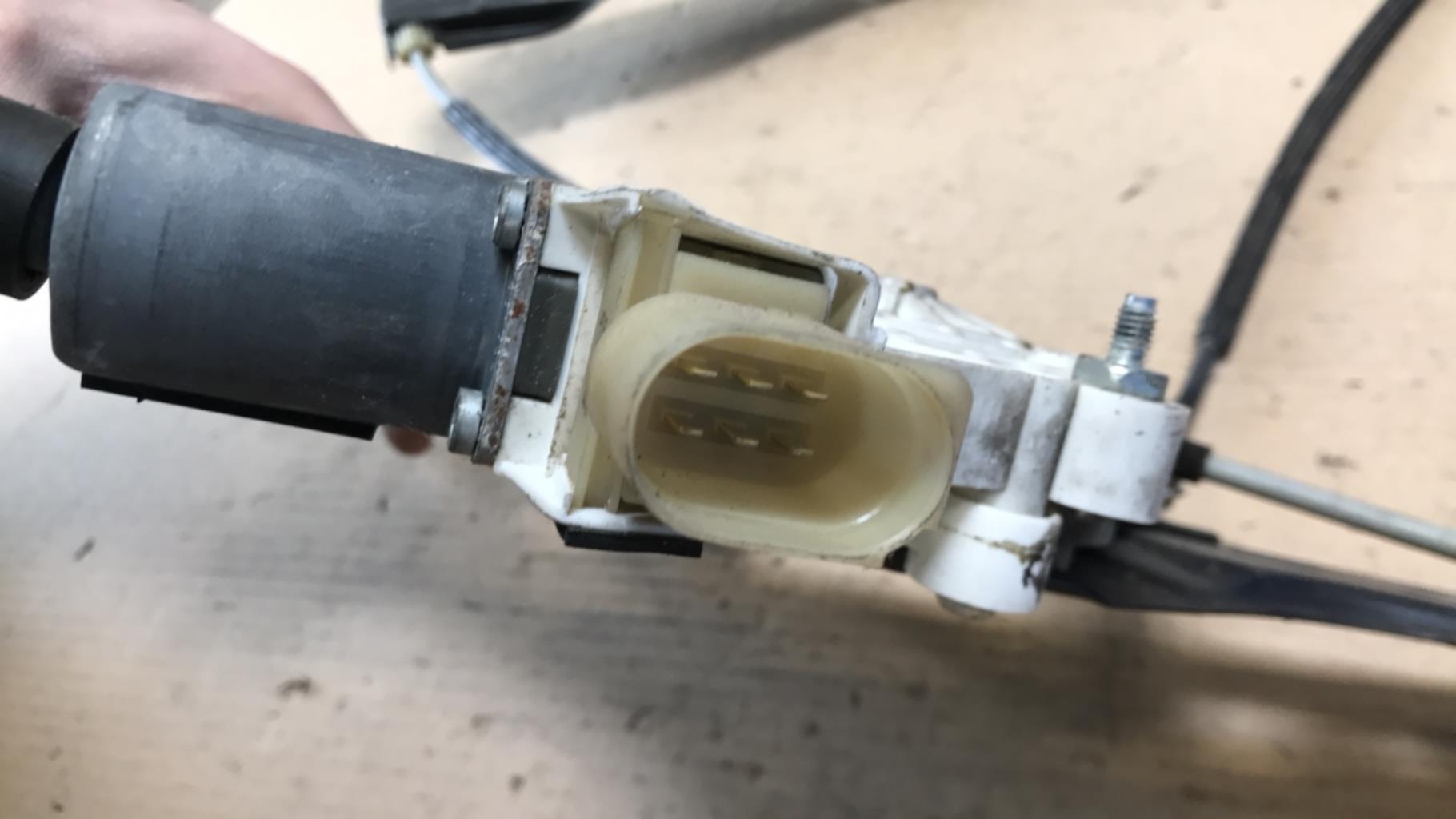 Leve vitre electrique avant gauche BMW X1 E84 PHASE 1 Diesel - 1