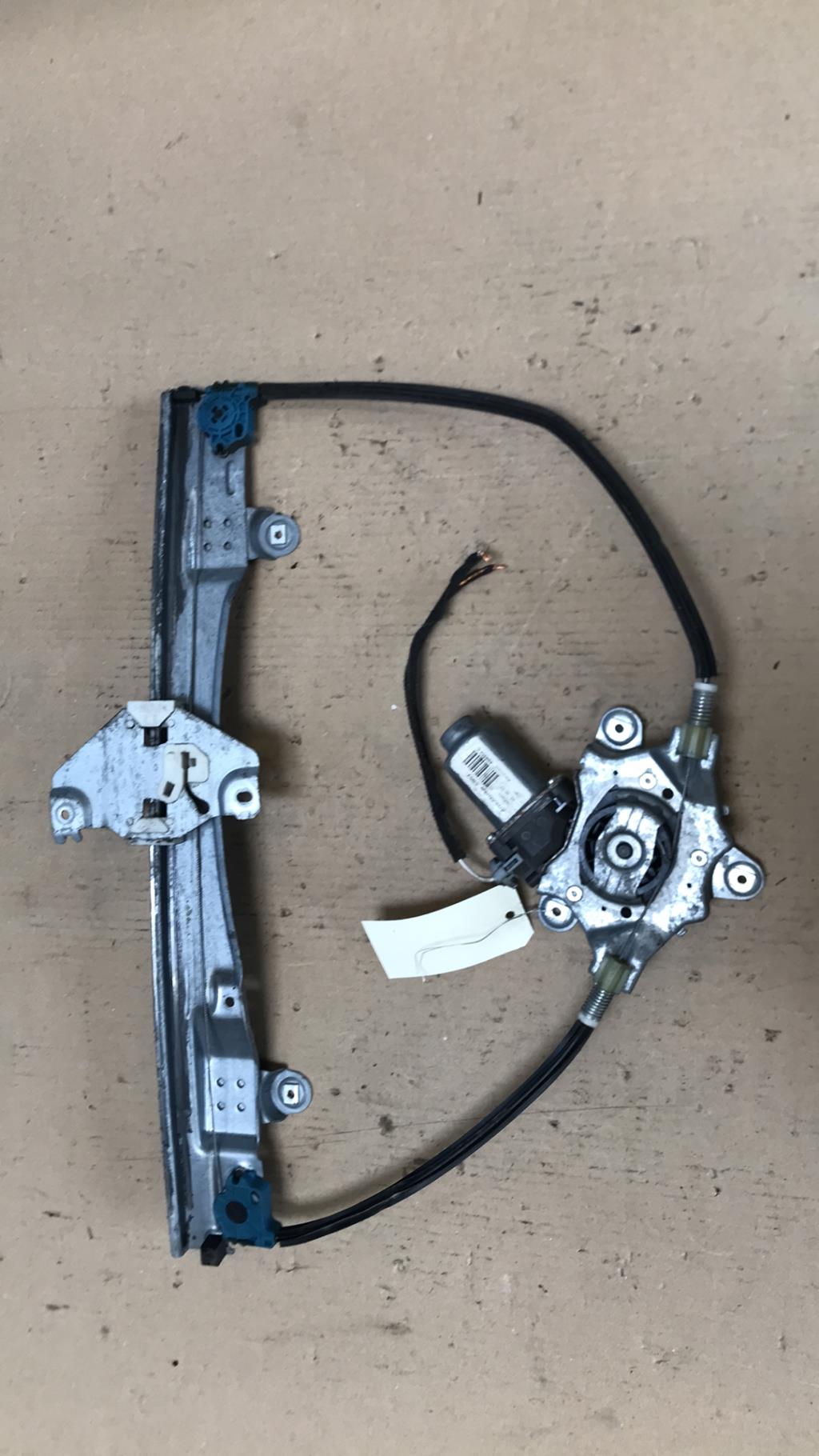 Leve vitre electrique avant gauche RENAULT TWINGO 2 PHASE 1 Essence - 1