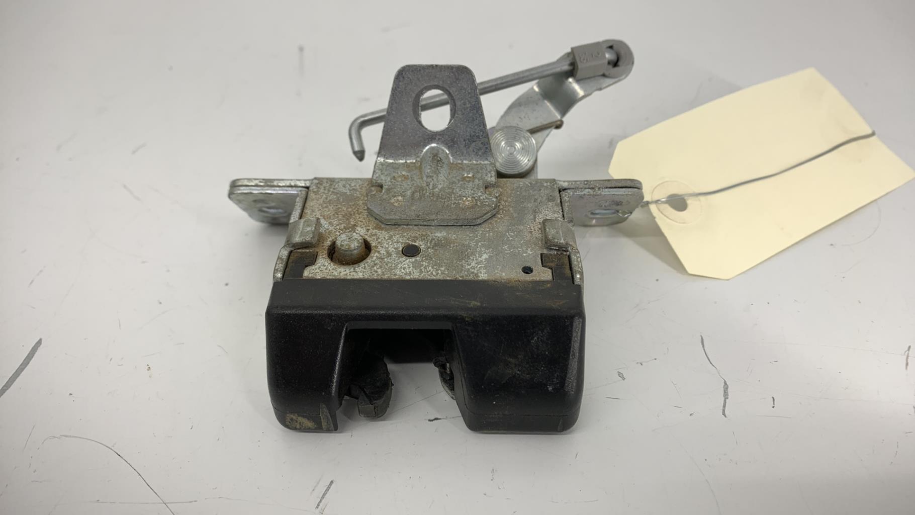 Serrure de coffre OPEL CORSA C PHASE 2 Essence - 1