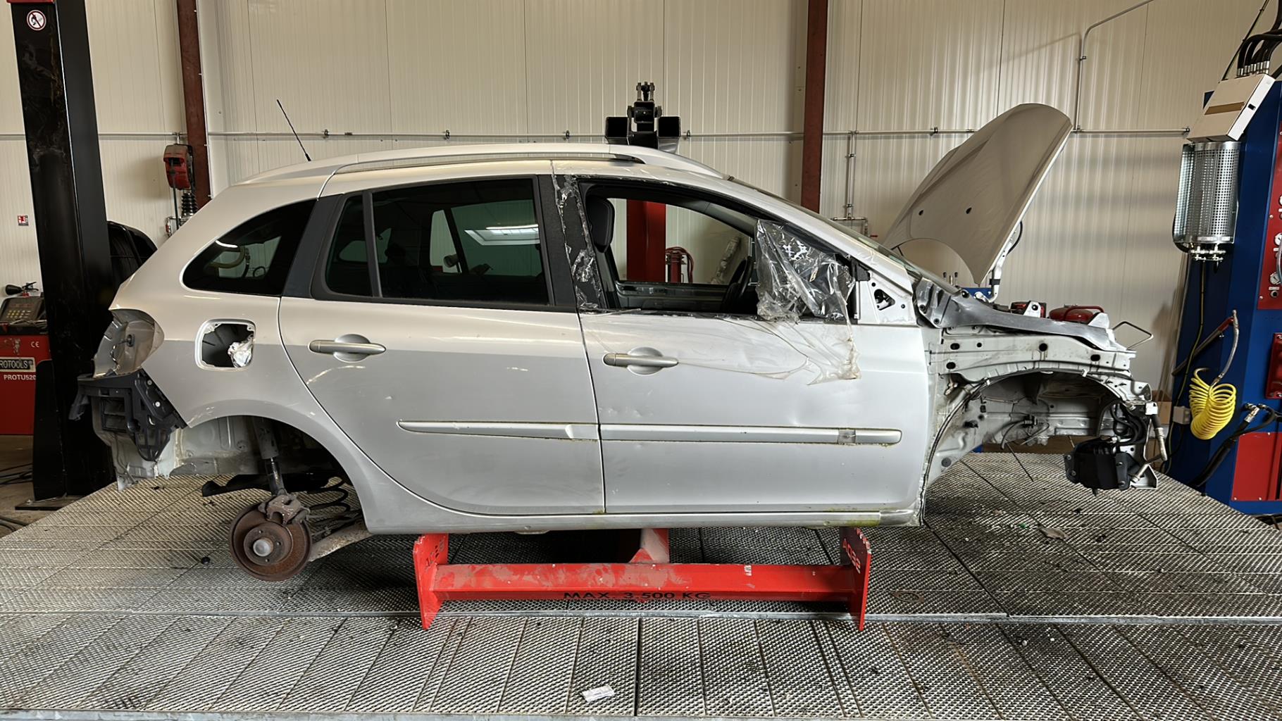 Support aile droit RENAULT CLIO 3 PHASE 2 BREAK Diesel - 1
