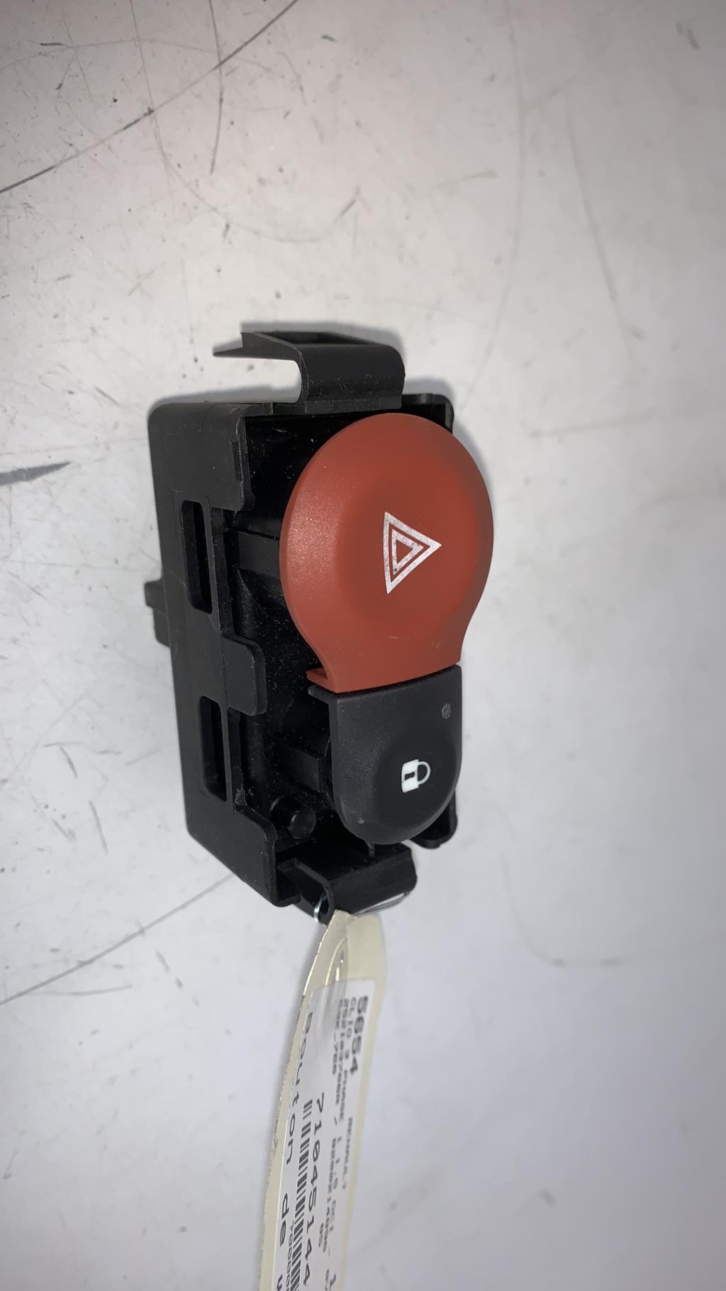 Bouton de warning RENAULT CLIO 3 PHASE 1 Diesel - 1