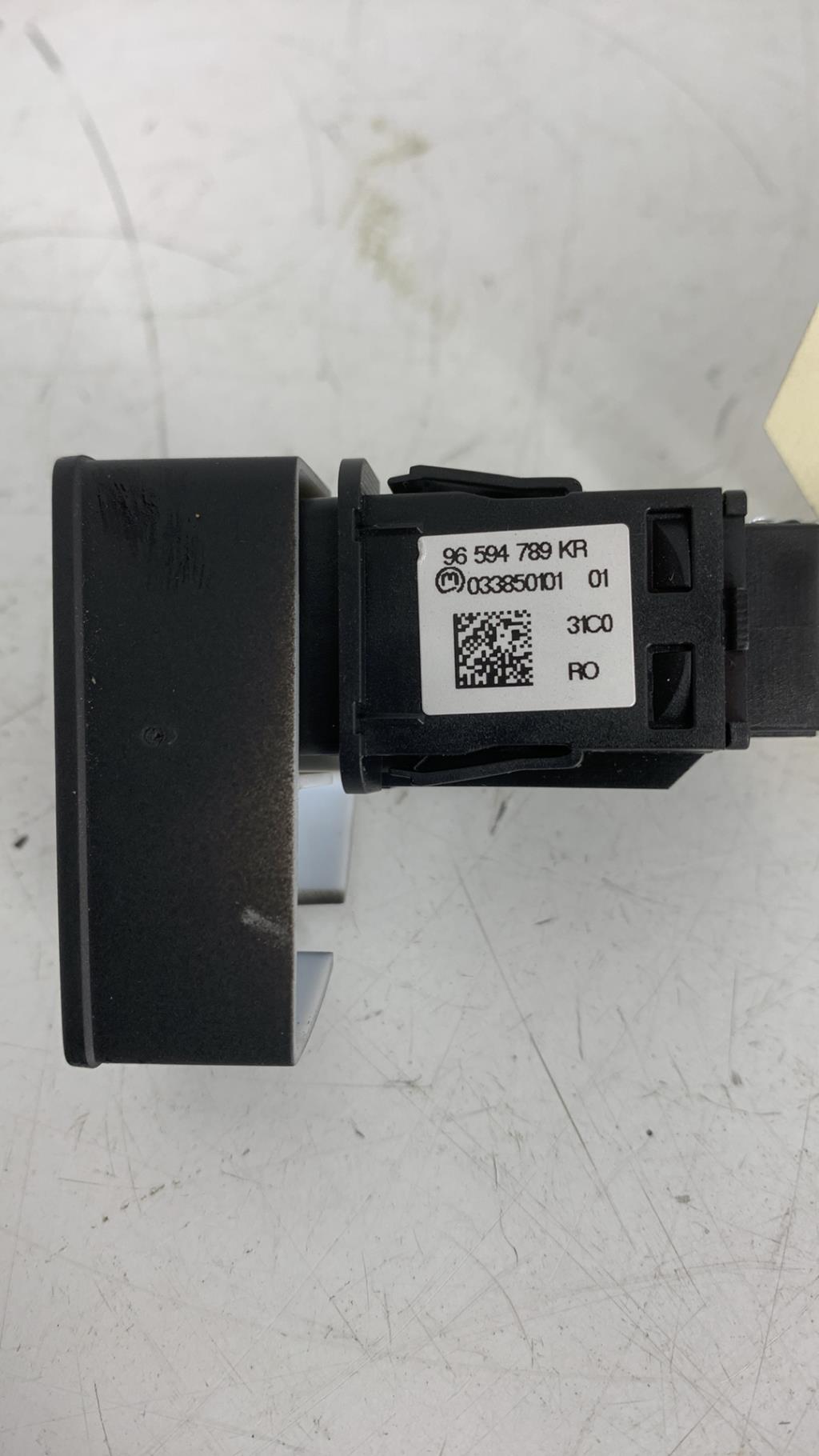Bouton de warning CITROEN C5 2 BREAK Diesel - 1