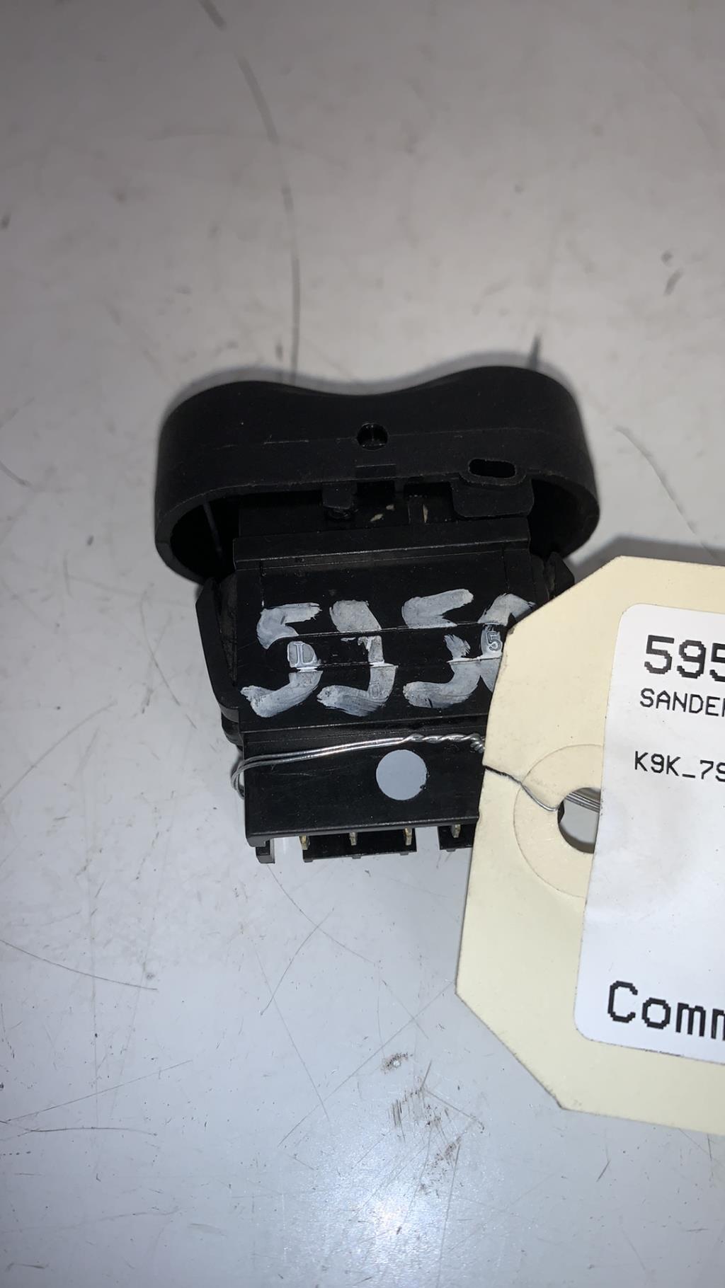 Commande degivrage lunette arriere DACIA SANDERO 1 Diesel - 1