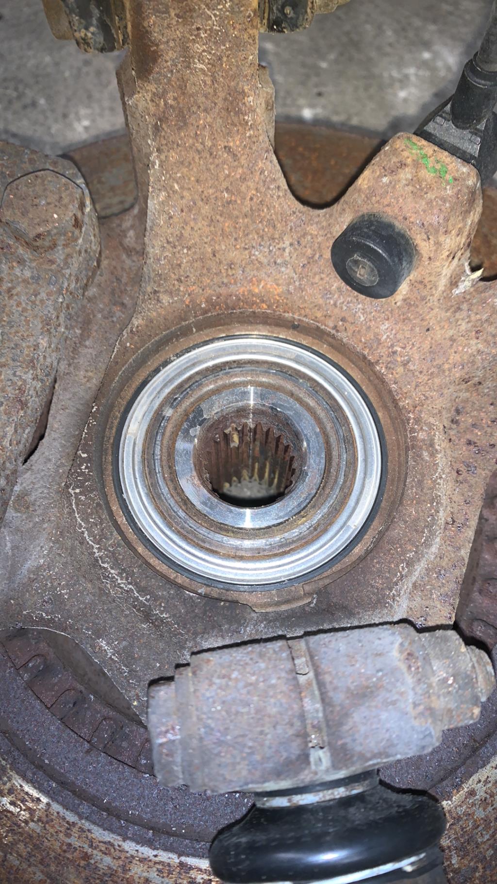 Moyeu avant droit RENAULT CLIO 2 PHASE 1 Essence - 1