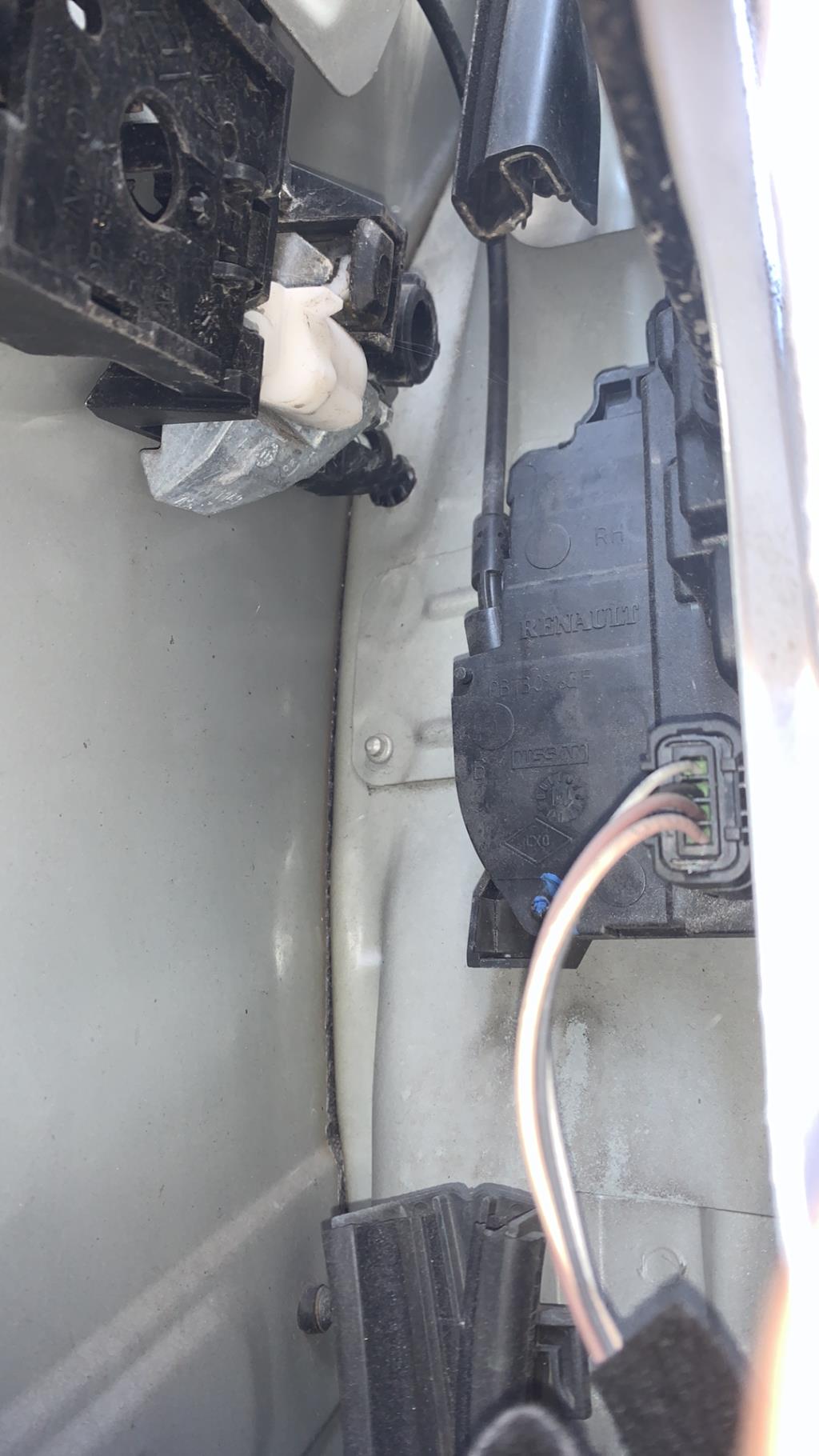 Serrure avant droit RENAULT CLIO 3 PHASE 2 BREAK Diesel - 1