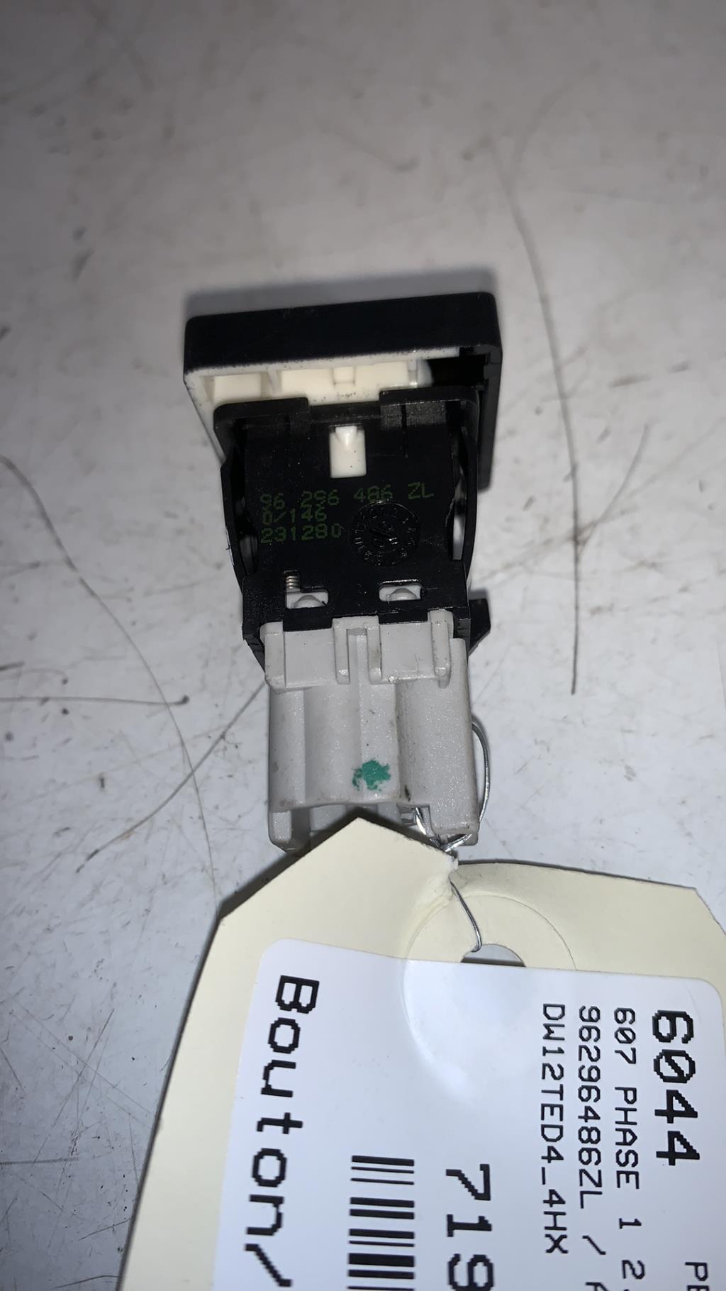 Bouton/Interrupteur PEUGEOT 607 PHASE 1 Diesel - 1