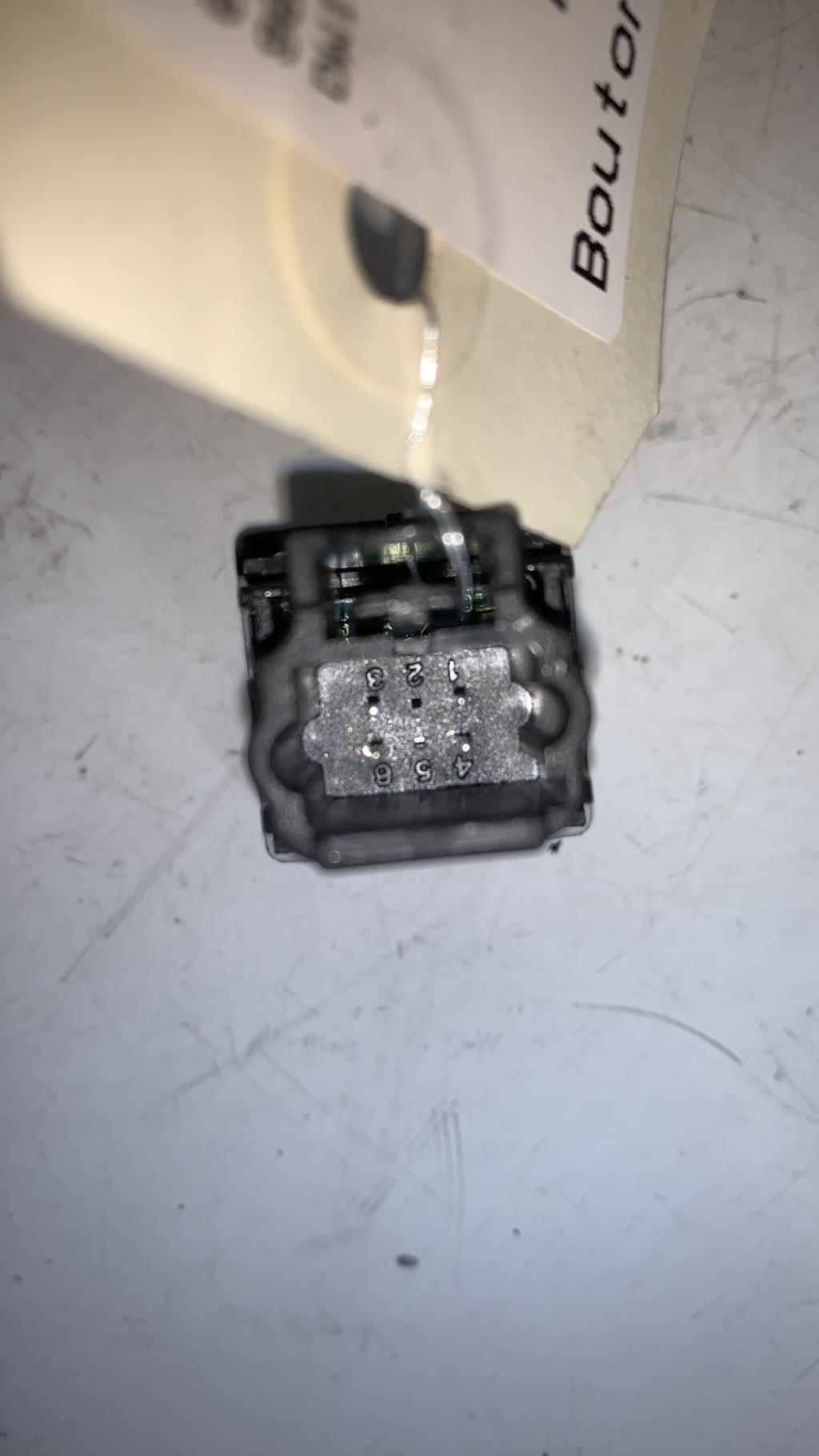 Bouton/Interrupteur PEUGEOT 607 PHASE 1 Diesel - 1