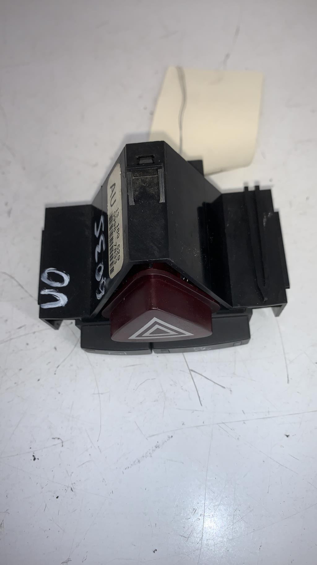 Bouton de warning OPEL CORSA D PHASE 1 Diesel - 1