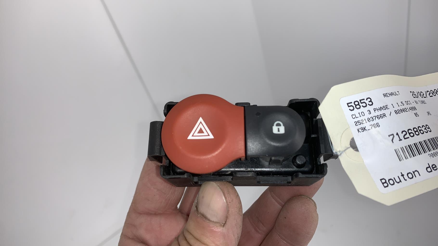 Bouton de warning RENAULT CLIO 3 PHASE 1 Diesel - 1