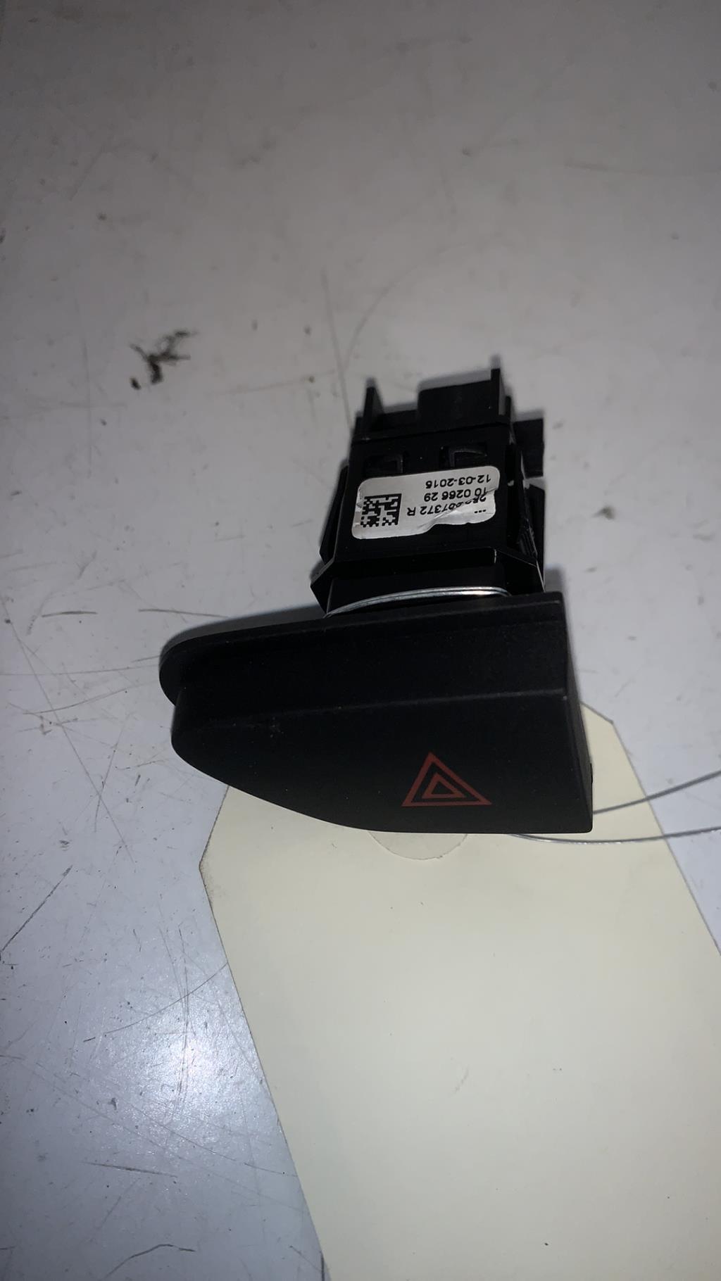 Bouton de warning RENAULT CLIO 4 PHASE 1 Diesel - 1