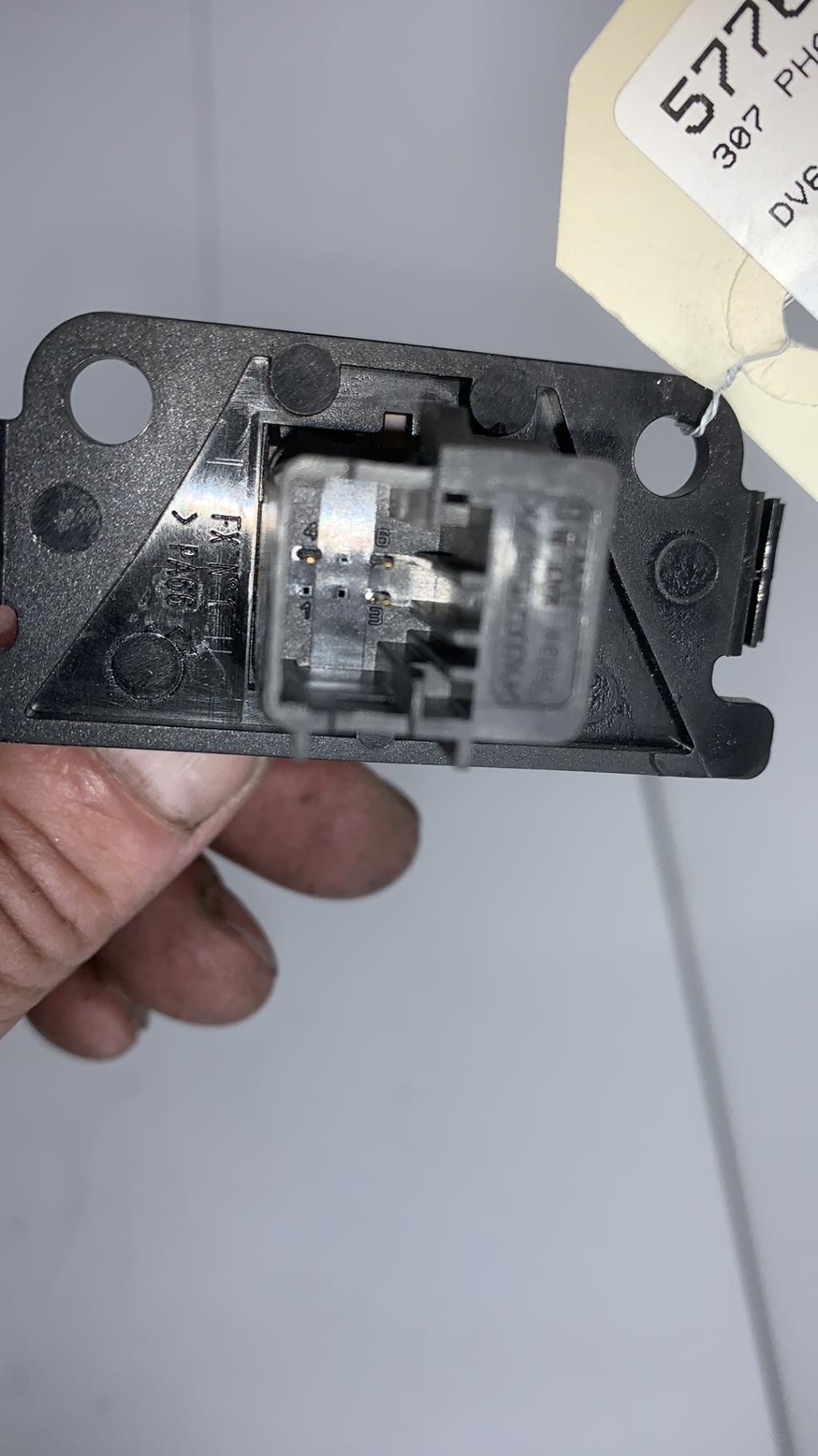 Bouton de warning PEUGEOT 307 PHASE 2  - 1