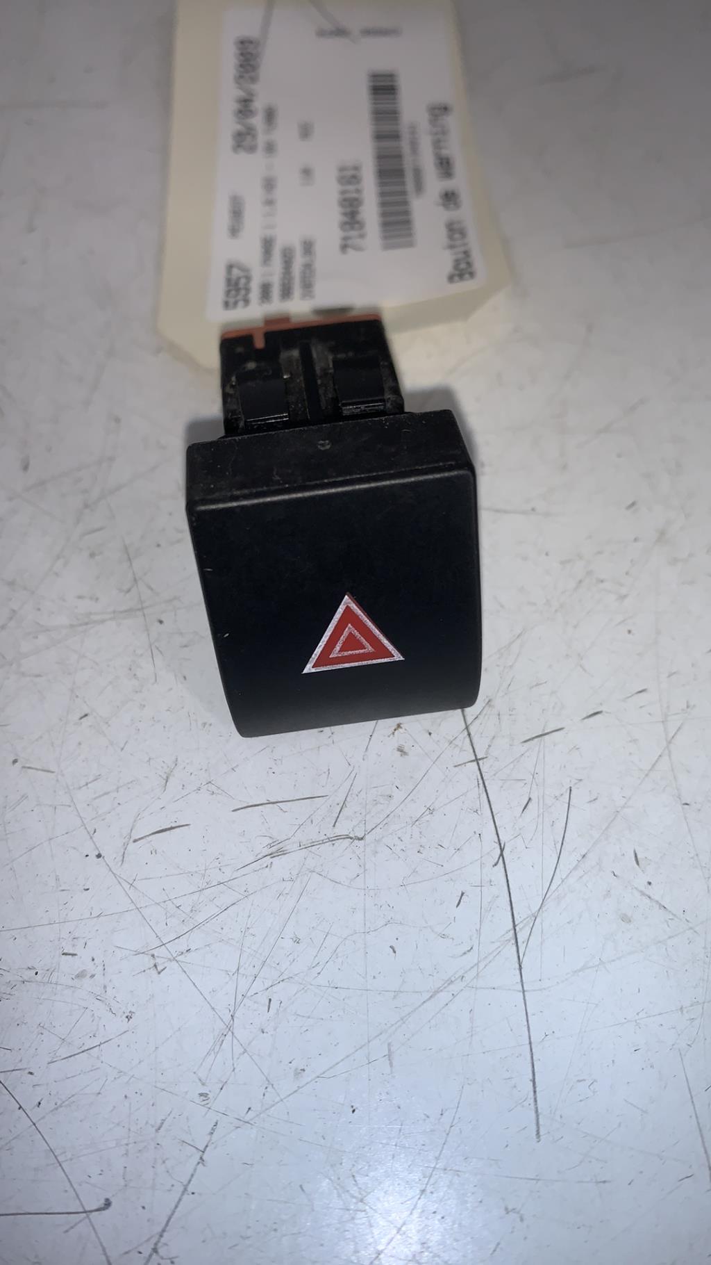 Bouton de warning PEUGEOT 3008 1 PHASE 1 Diesel - 1