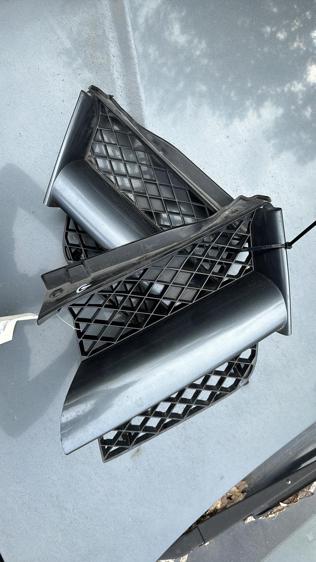 Grille de calandre MITSUBISHI OUTLANDER 1 Essence - 1