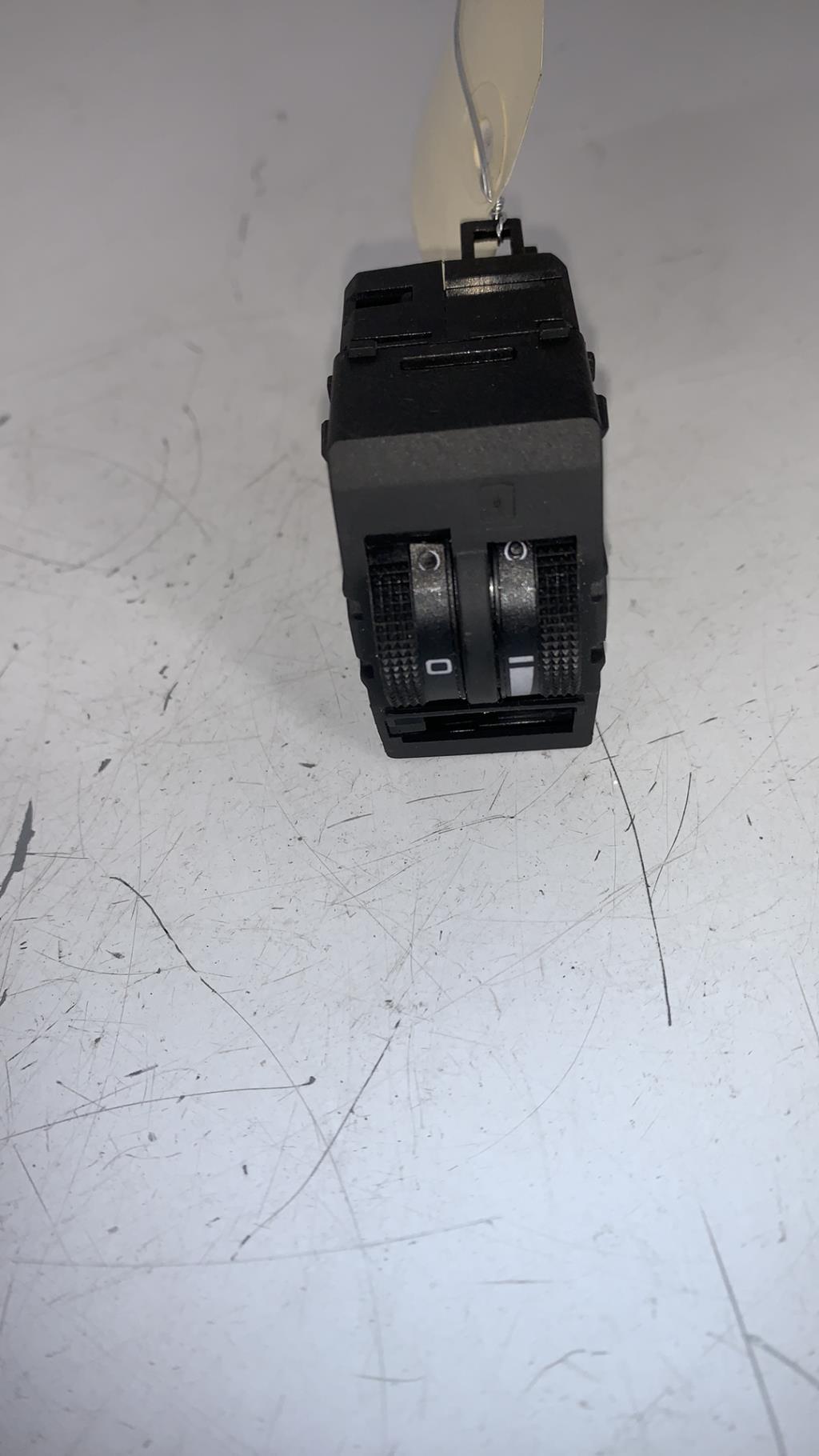 Commande de reglage hauteur de phare AUDI A6 2 AVANT PHASE 2 BREAK Diesel - 1