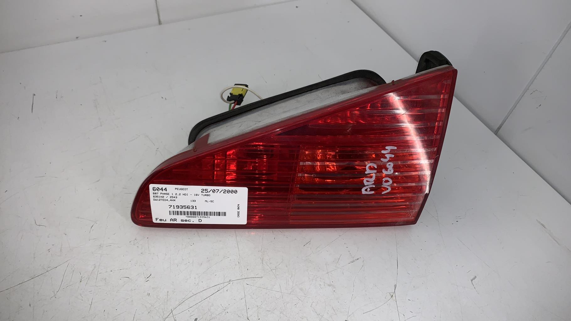 Feu arriere secondaire droit (feux) PEUGEOT 607 PHASE 1 Diesel - 1