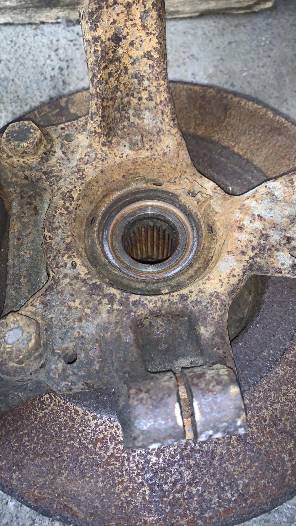 Moyeu avant droit RENAULT CLIO 3 PHASE 1 Diesel - 1