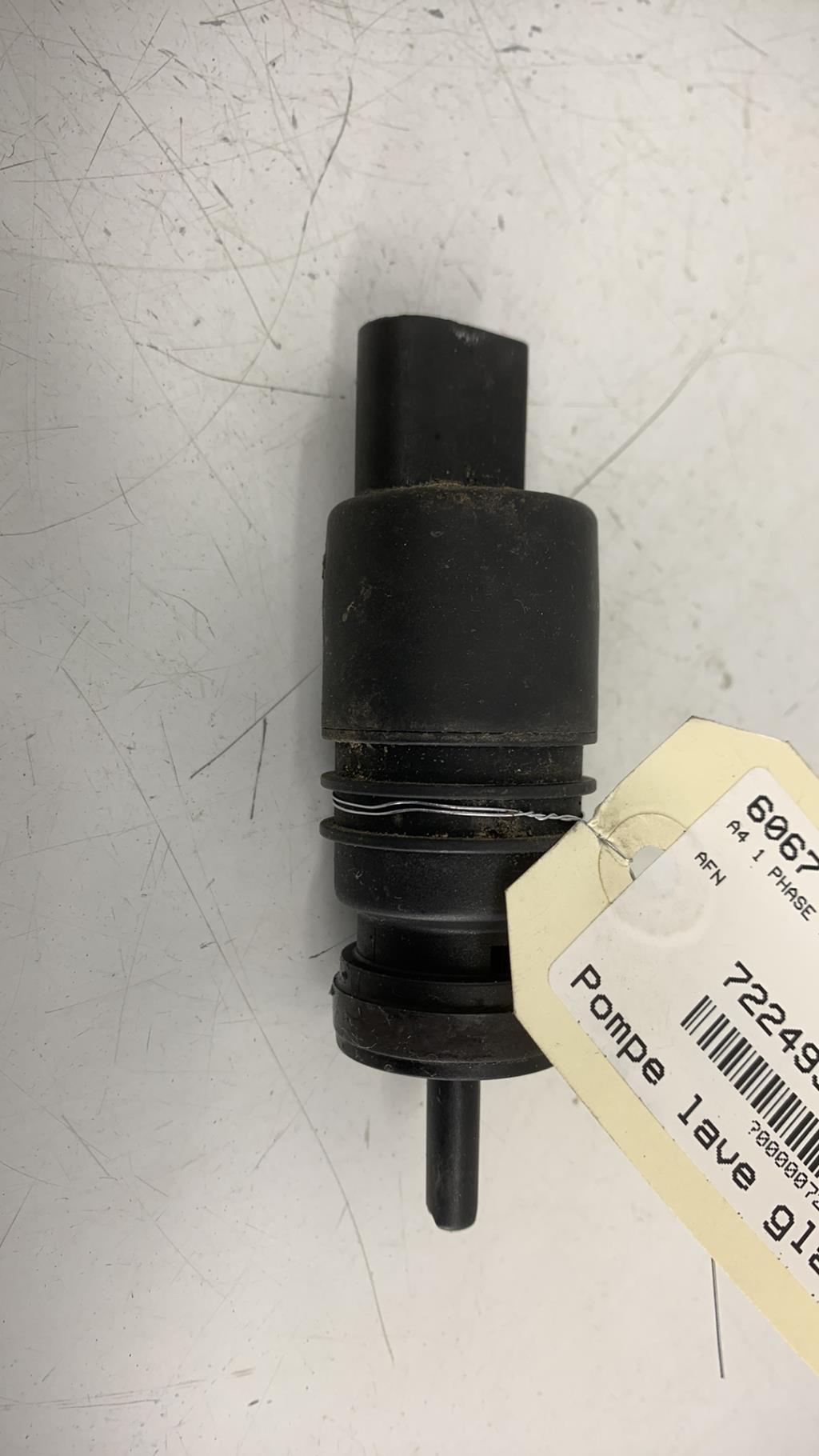 Pompe lave glace avant AUDI A4 1 PHASE 1 Diesel - 1