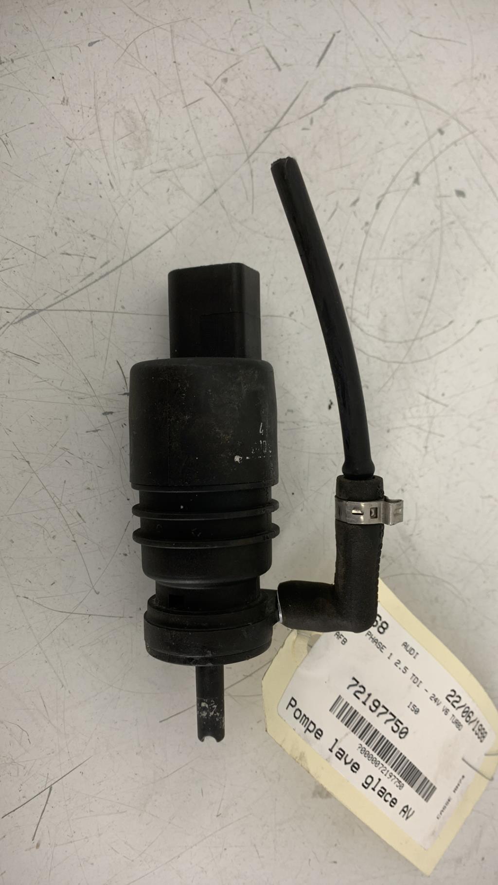 Pompe lave glace avant AUDI A4 1 PHASE 1 Diesel - 1