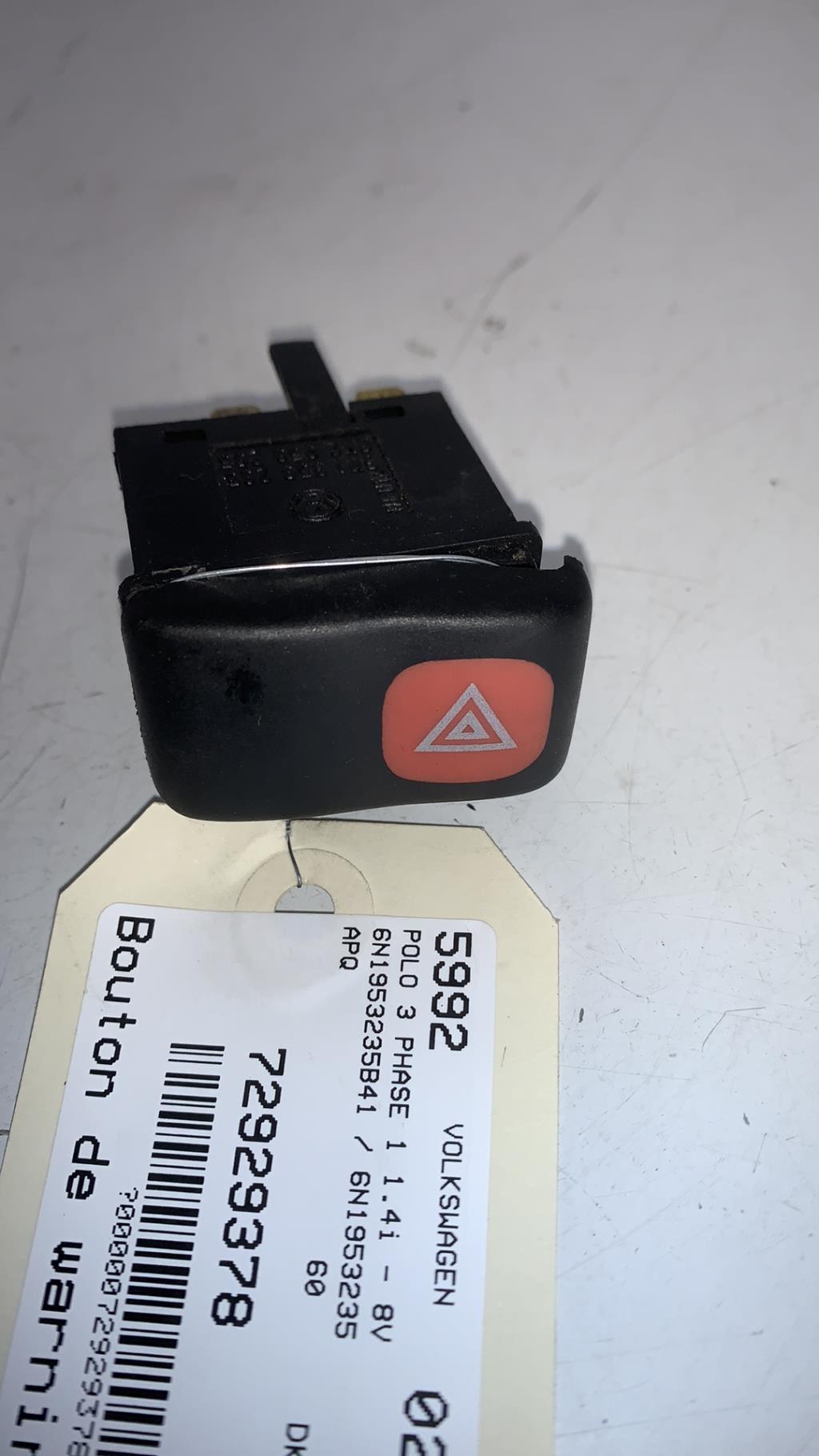 Bouton de warning VOLKSWAGEN POLO 3 PHASE 1 Essence - 1