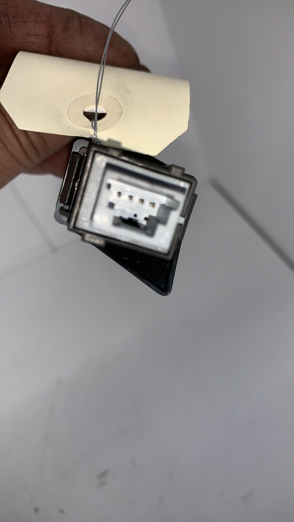 Bouton de warning TOYOTA YARIS 2 PHASE 1 Diesel - 1