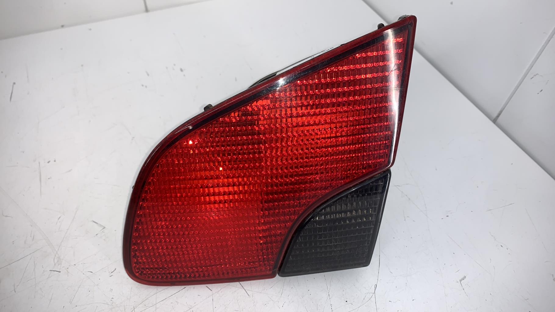 Feu arriere secondaire droit (feux) PEUGEOT 406 PHASE 2 BREAK Diesel - 1