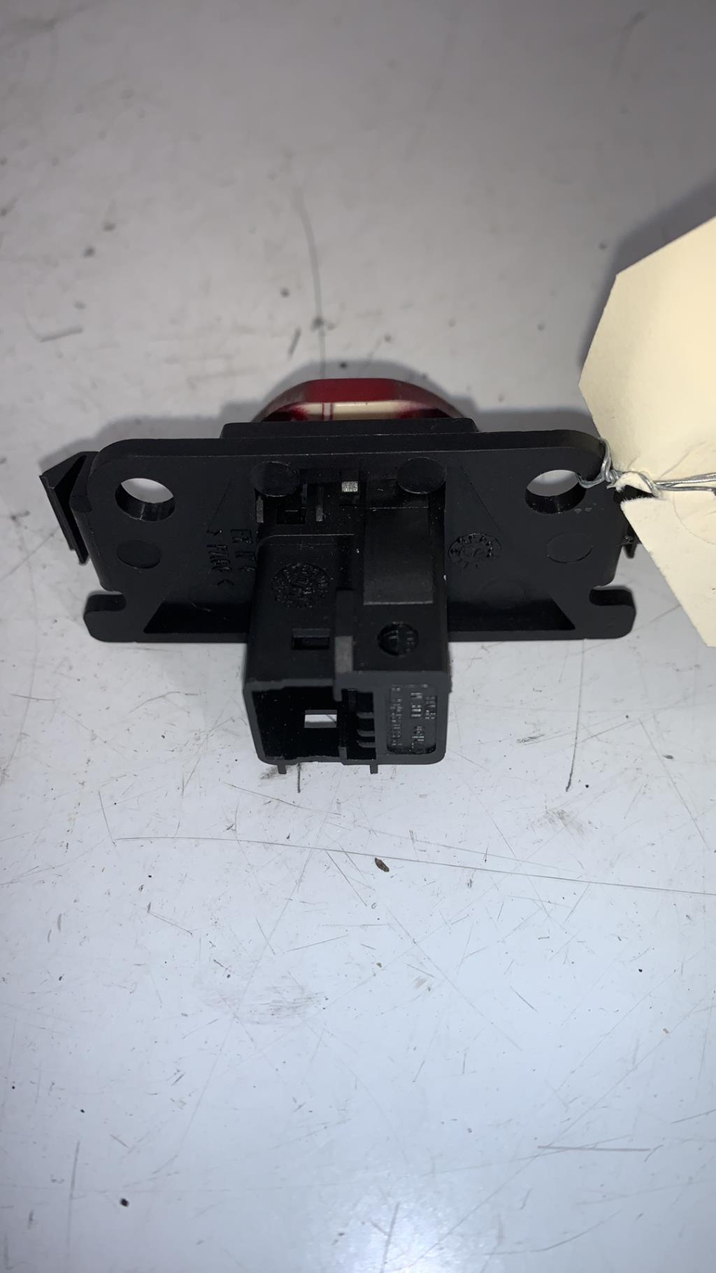 Bouton de warning PEUGEOT 307 PHASE 2 BREAK Diesel - 1
