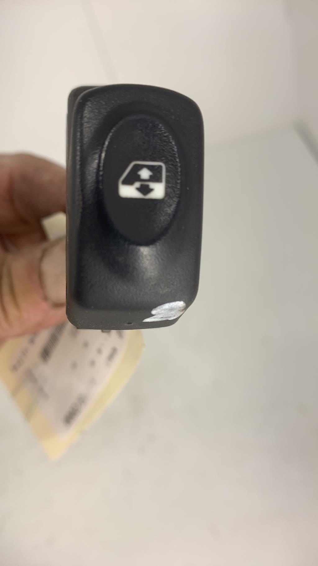 Interrupteur de leve vitre avant gauche RENAULT CLIO 2 PHASE 1 Diesel - 1