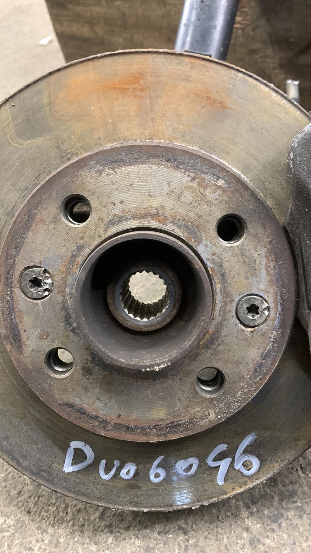 Moyeu avant droit RENAULT CLIO 1 PHASE 3 Diesel - 1