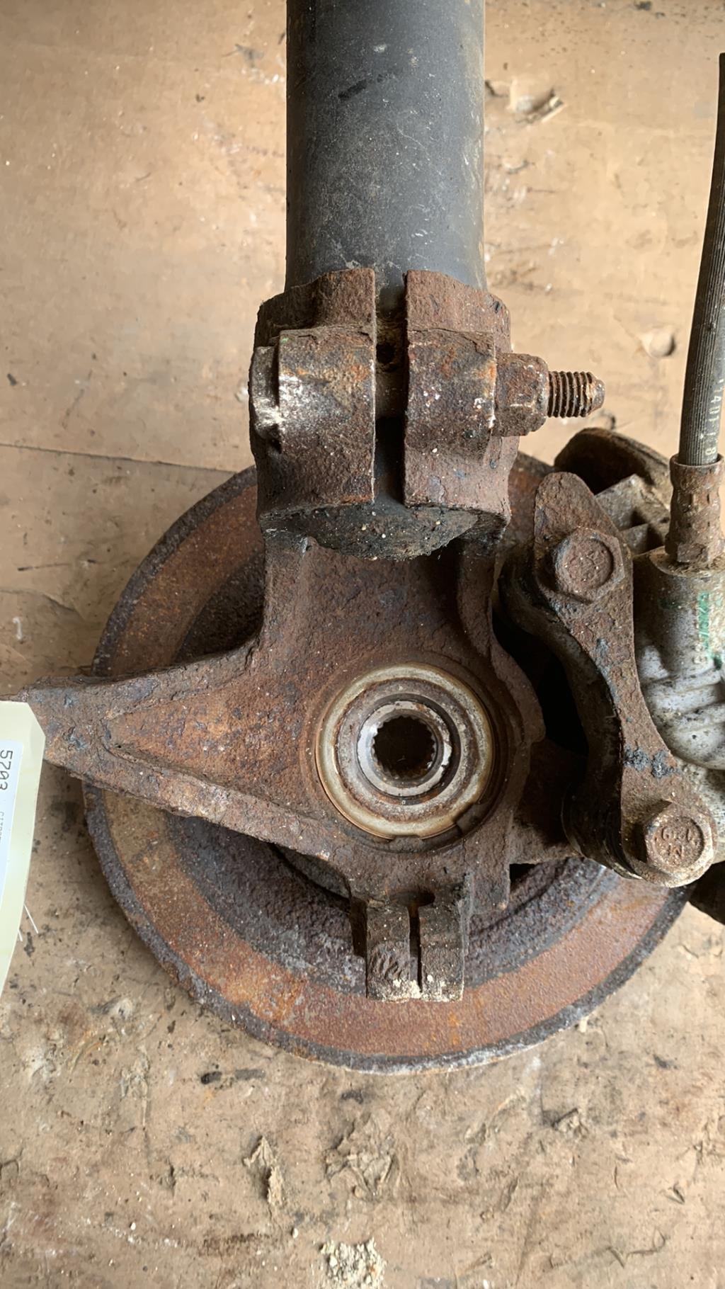 Moyeu avant gauche CITROEN C15 Diesel - 1