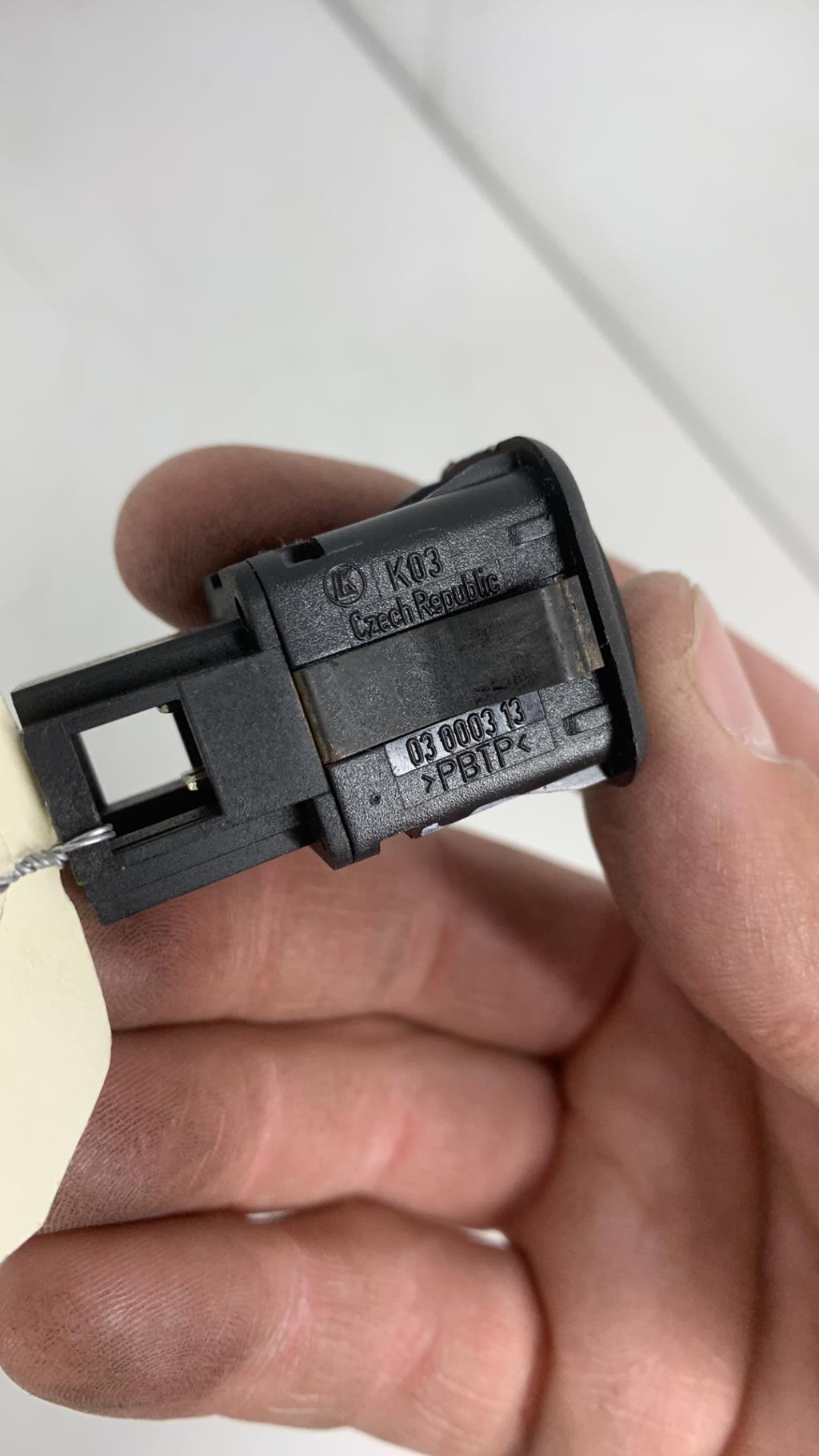 Bouton/Interrupteur VOLKSWAGEN GOLF 4 Diesel - 1