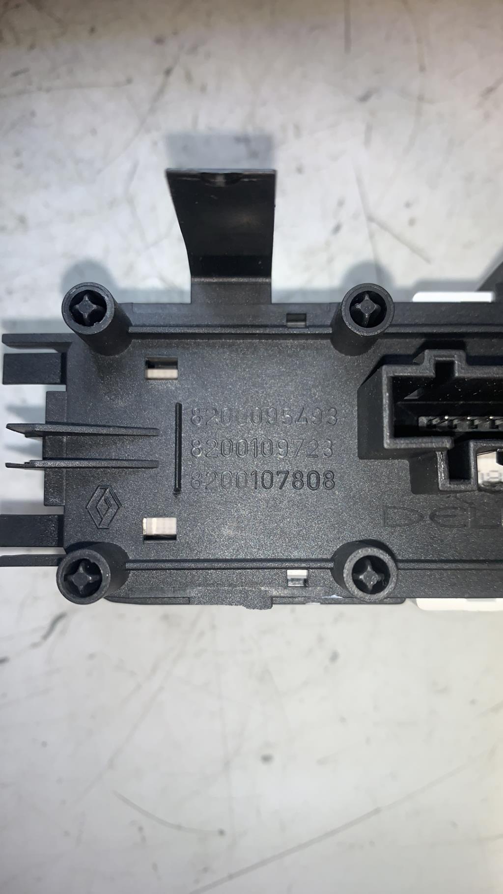Bouton de warning RENAULT SCENIC 2 PHASE 1 Diesel - 1