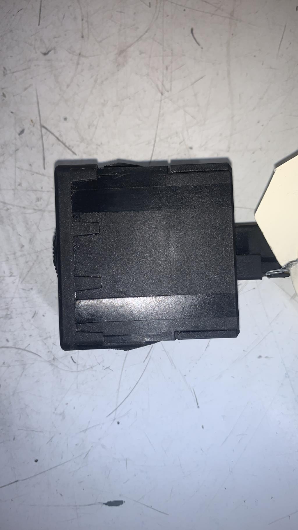 Commande de reglage hauteur de phare PEUGEOT 207 PHASE 1 CABRIOLET Diesel - 1
