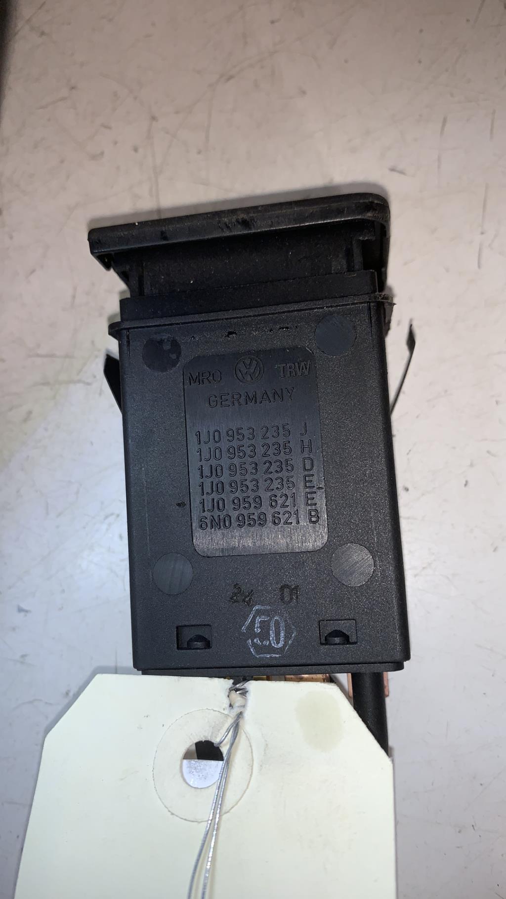 Commande degivrage lunette arriere VOLKSWAGEN GOLF 4 Diesel - 1