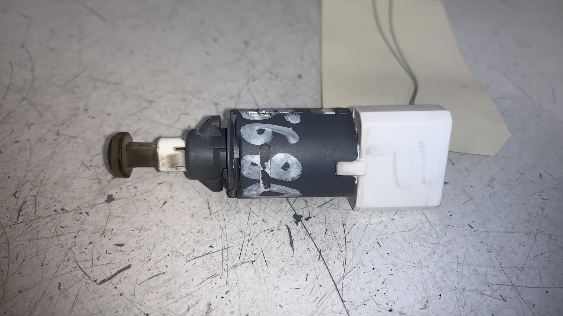 Contacteur feu stop RENAULT MEGANE 2 PHASE 1 Diesel - 1