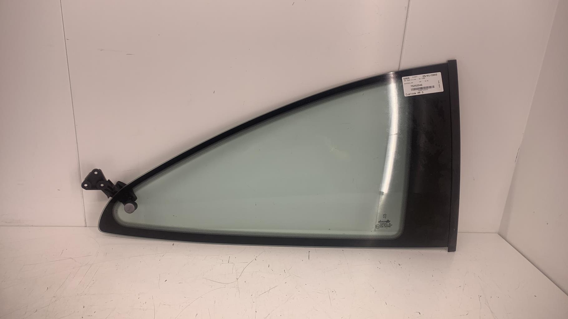 Custode arriere droit PEUGEOT 406 COUPE Diesel - 1