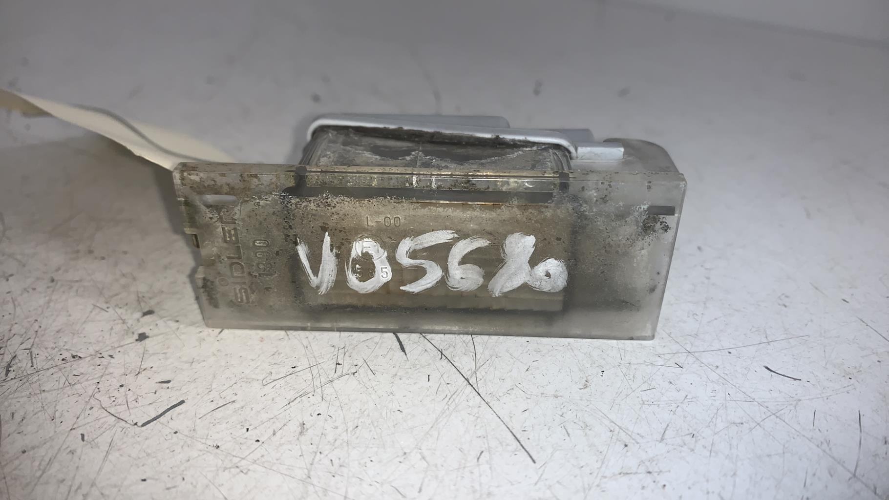 Eclairage de plaque RENAULT MEGANE 2 PHASE 1 Diesel - 1