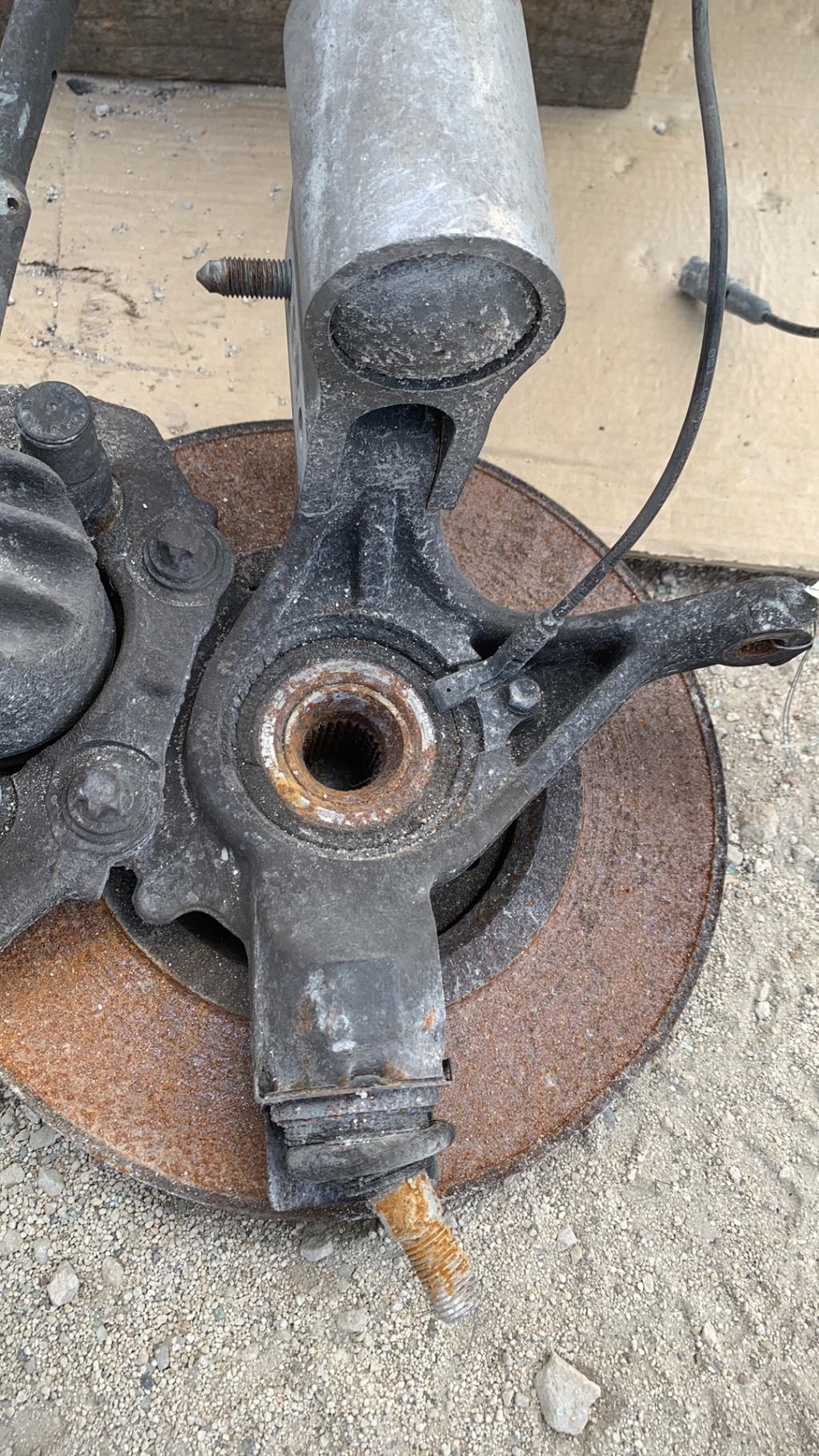 Moyeu avant droit CITROEN C4 2 PHASE 1 Diesel - 1