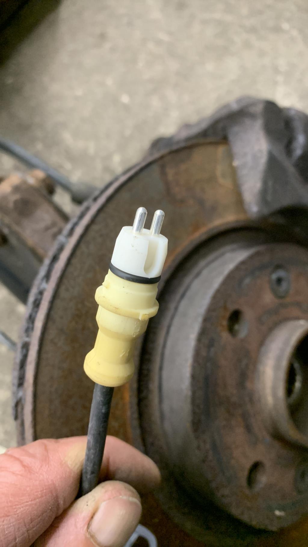 Moyeu avant droit RENAULT CLIO 2 PHASE 2 Essence - 1