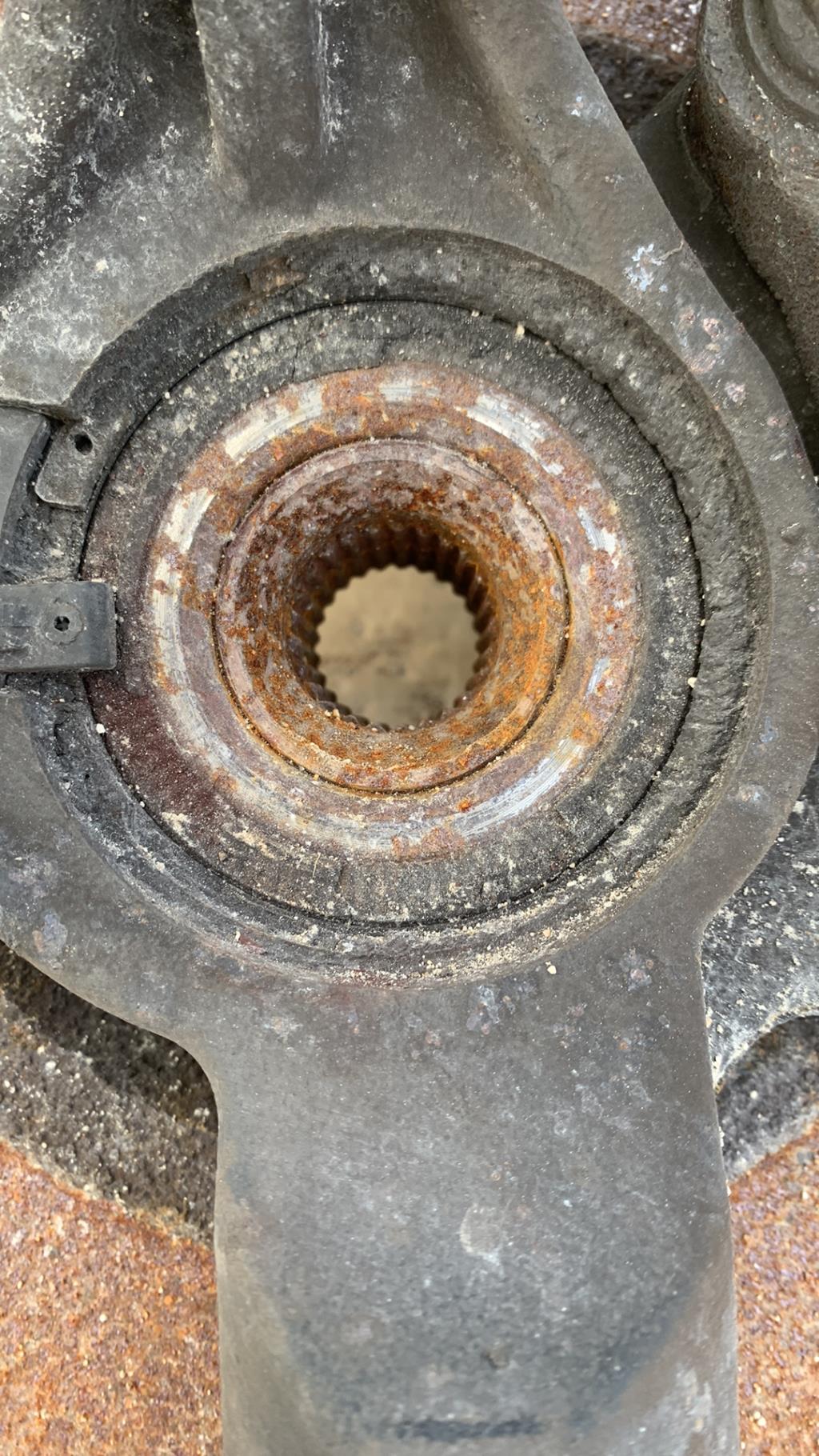 Moyeu avant gauche CITROEN C4 2 PHASE 1 Diesel - 1