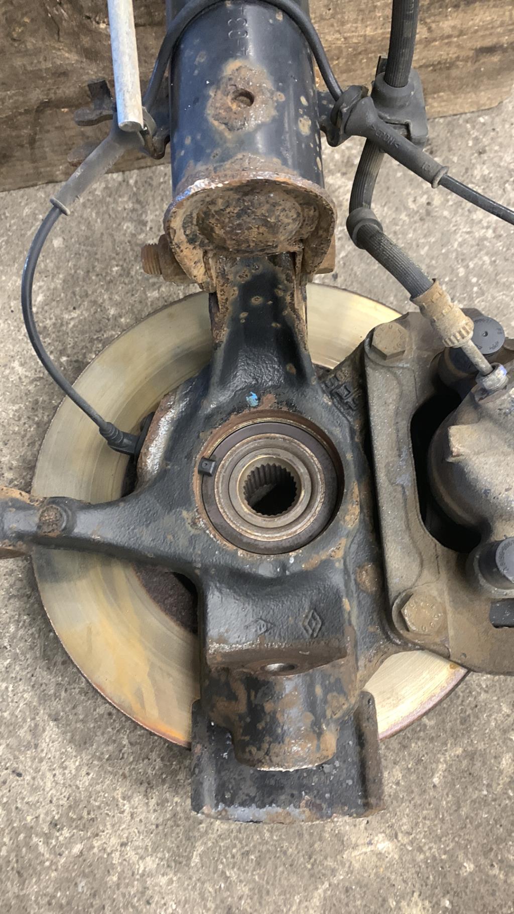 Moyeu avant gauche RENAULT LAGUNA 3 PHASE 1 Diesel - 1