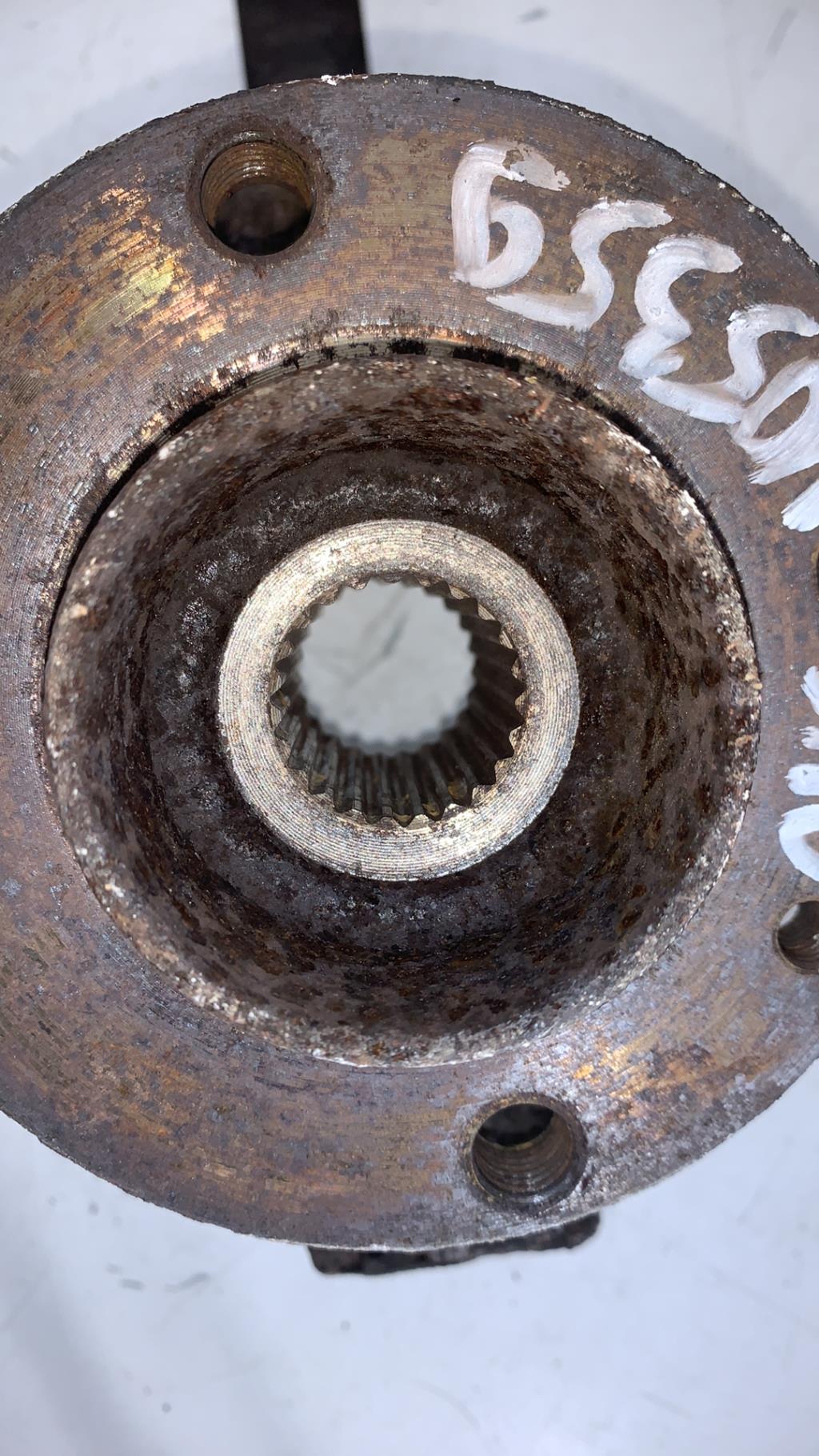 Moyeu avant gauche RENAULT CLIO 3 PHASE 2 Diesel - 1