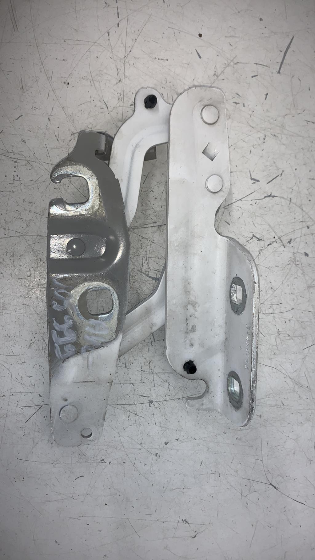 Charniere de capot FORD FIESTA 6 PHASE 2 Diesel - 1