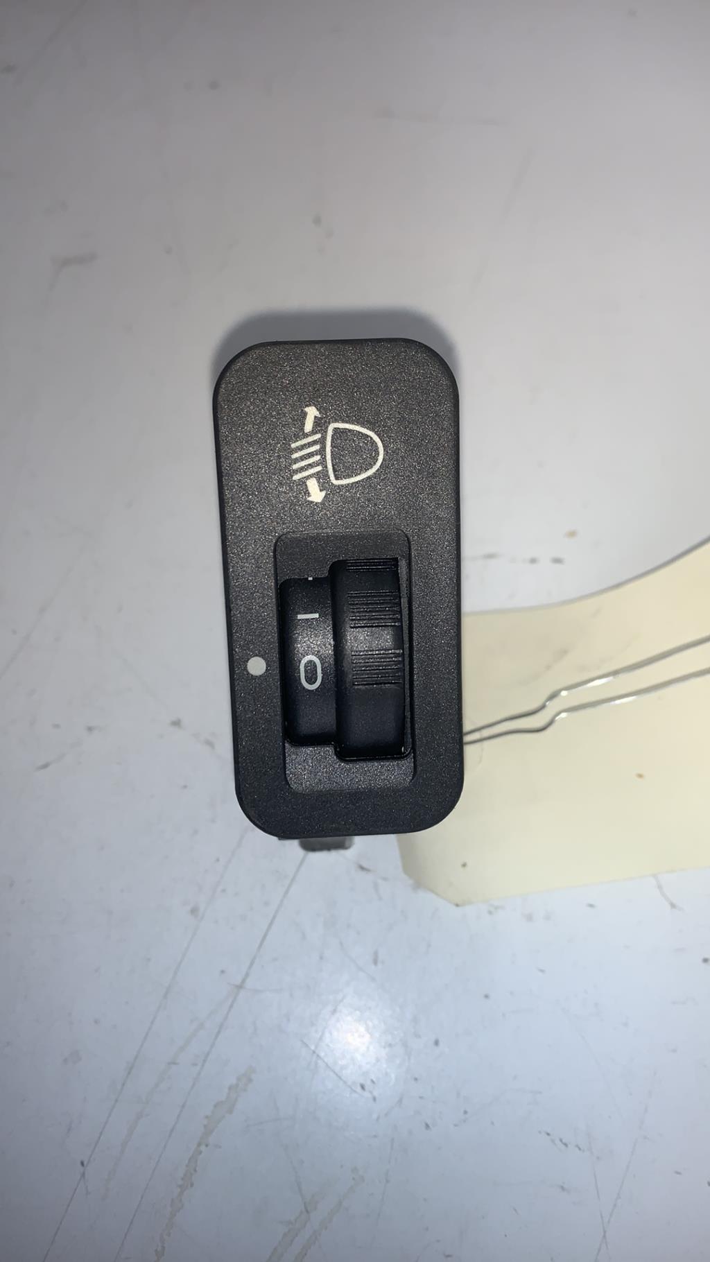 Commande de reglage hauteur de phare PEUGEOT 206 PHASE 1 Essence - 1