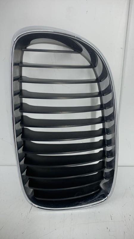 Grille de calandre gauche BMW SERIE 1 E81 Diesel - 1