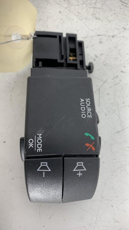 Commande autoradio RENAULT TRAFIC 3 COURT PHASE 1 Diesel - 1