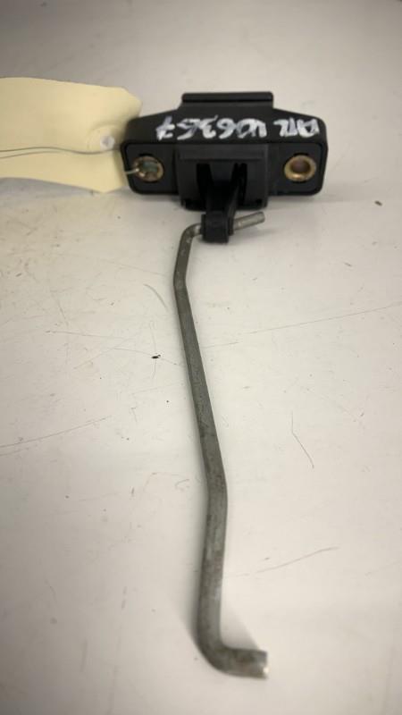 Serrure de hayon RENAULT CLIO 2 PHASE 1 Essence - 1