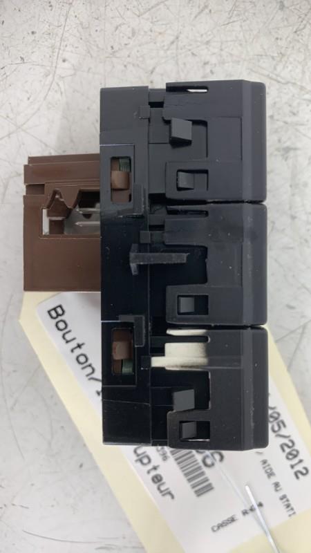 Bouton/Interrupteur PEUGEOT 5008 1 PHASE 1 Diesel - 1
