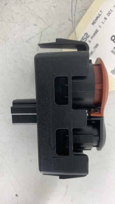 Bouton de warning RENAULT CLIO 3 PHASE 1 Diesel - 1